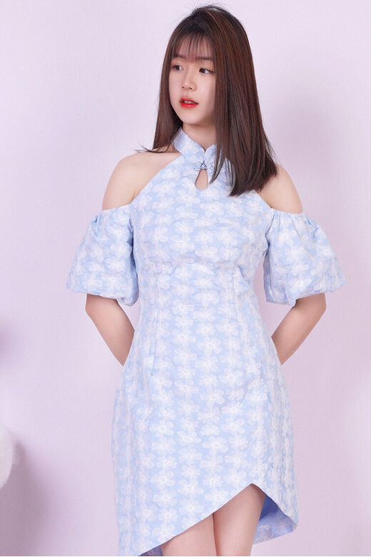 Fine Cutin White Lace Overlay Asymmetrical Hem Cheongsam Dress (Light Blue)